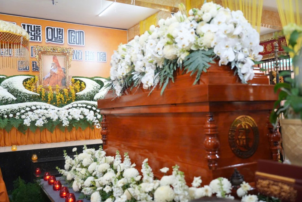 Vĩnh Long: Phân ban Ni giới Trung ương cùng nhiều phái đoàn viếng tang Ni trưởng Thích Nữ Hải Nghĩa