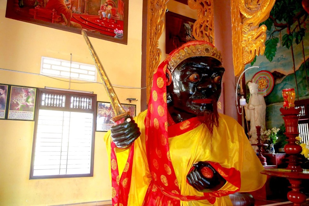 Chùa cổ Nhạn Sơn: Hai pho tượng đá tương truyền trồi lên từ lòng đất 3