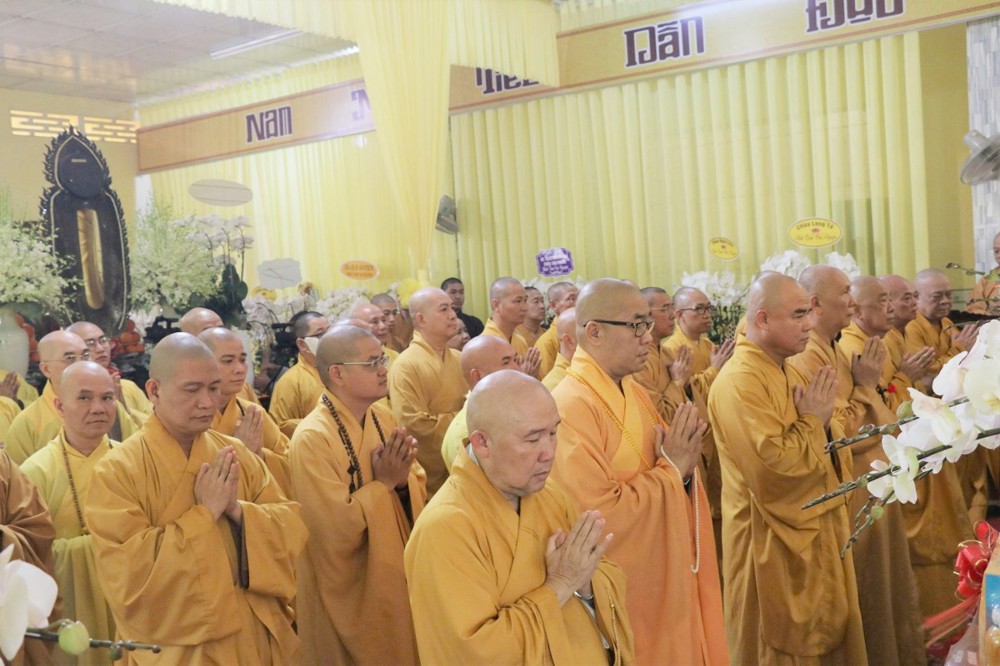 Đồng Tháp: Ban Trị sự và các phái đoàn viếng Tang lễ Ni trưởng Thích Nữ Như Hòa