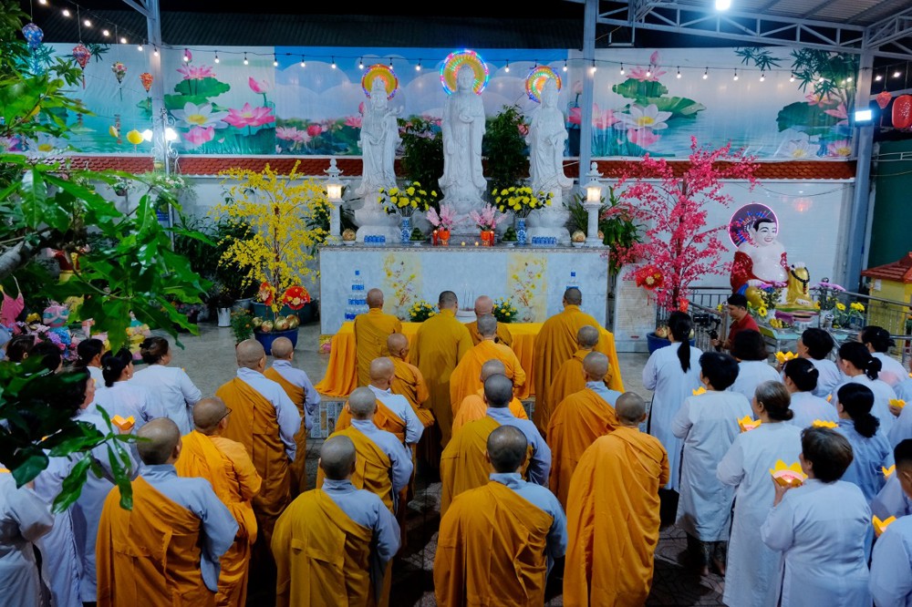 An Giang: Ấm áp đêm hoa đăng tưởng niệm cố Ni trưởng Thích Nữ Kỳ Liên