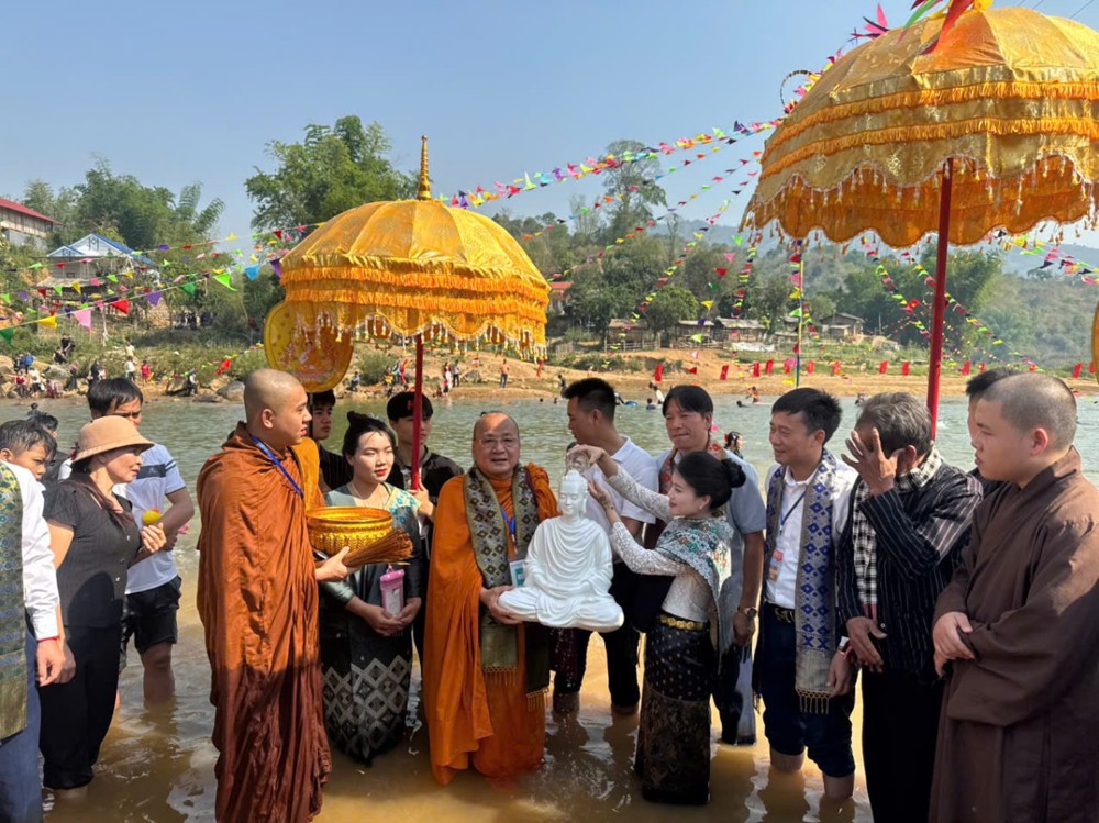 Điện Biên: Chùa Tháp lan tỏa giá trị Phật giáo trong Lễ Tế nước (Bun Huột Nặm) 