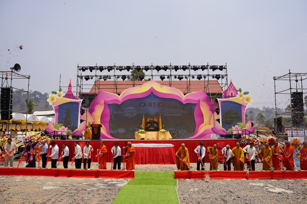 Lào: Khai mạc Đại lễ Phật đản Phật lịch 2570 - khởi công xây dựng Chính điện – Tháp Cửu phẩm Liên hoa và đúc Đại hồng chung Chùa Hữu Nghị