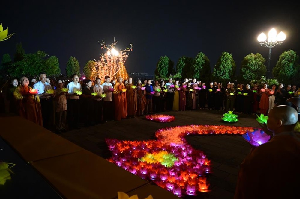 Hải Phòng: Hoa đăng tưởng niệm Đức Phật Thích Ca nhập Niết-bàn và kính mừng khánh đản Bồ Tát Quán Thế Âm tại chùa Long Hoa