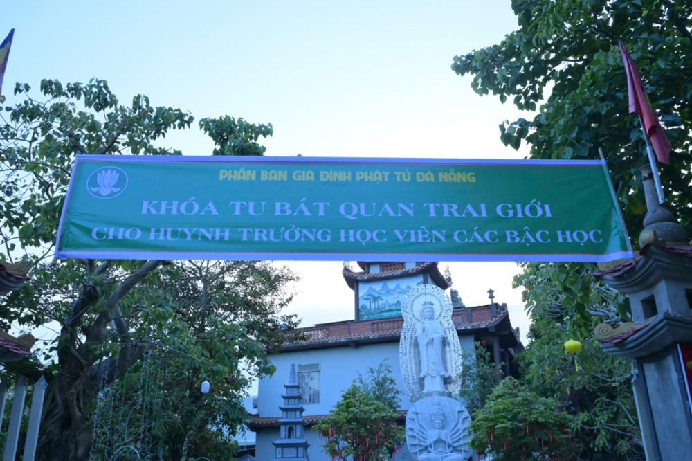 Đà Nẵng: Phân ban Gia đình Phật tử tổ chức khóa tu Bát Quan Trai dành cho huynh trưởng.