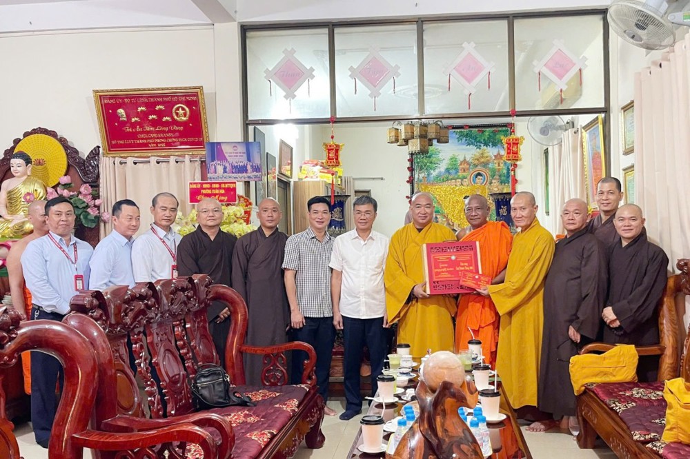 TP.HCM: Văn phòng II Trung ương thăm, chúc Tết Chôl Chnăm Thmây tại chùa Candarasi