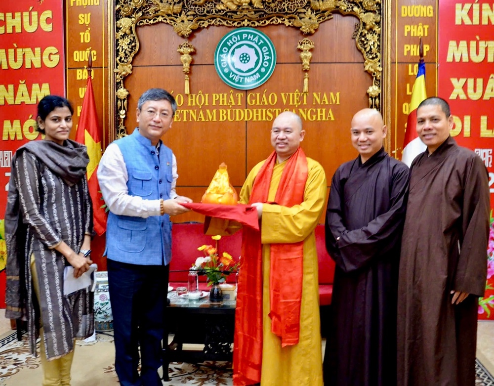 Hà Nội: GHPGVN đón tiếp Đại sứ quán Ấn Độ tại chùa Quán Sứ