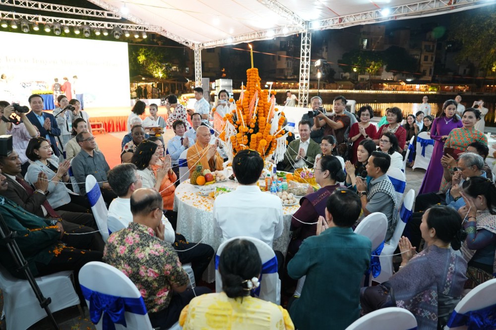 Giao lưu hữu nghị mừng Tết cổ truyền một số nước châu Á tại Hà Nội