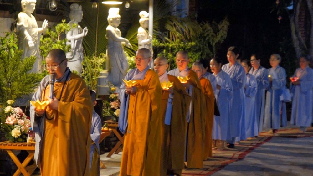 Quảng Ngãi: Trang nghiêm Lễ hoàn kinh Dược Sư Thất Châu và thắp nến tri ân nhân ngày vía Đức Bồ Tát Quán Thế Âm