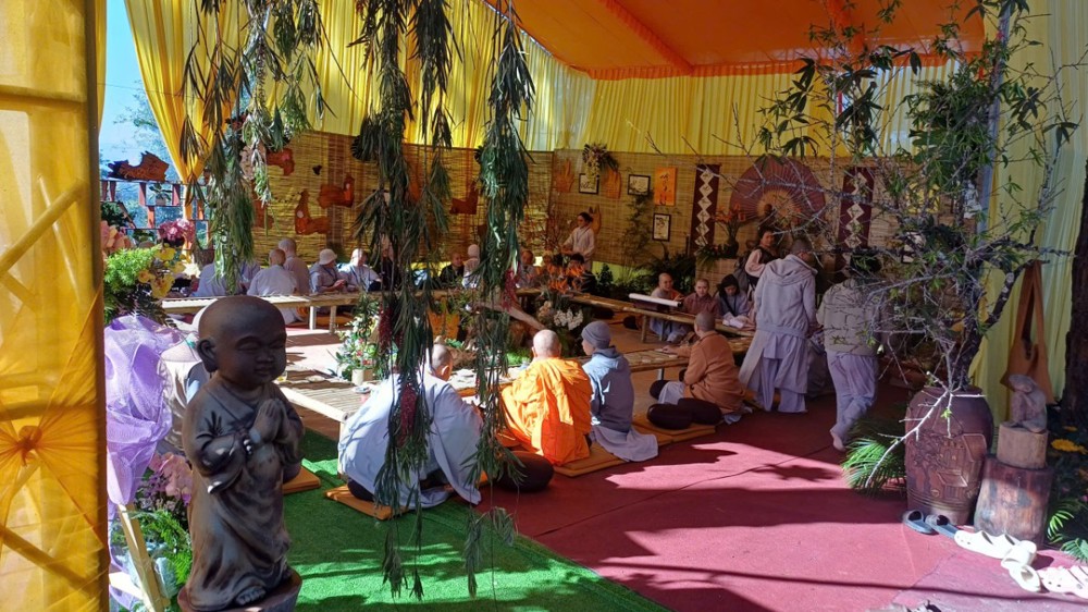 Trà quán "Về nguồn"