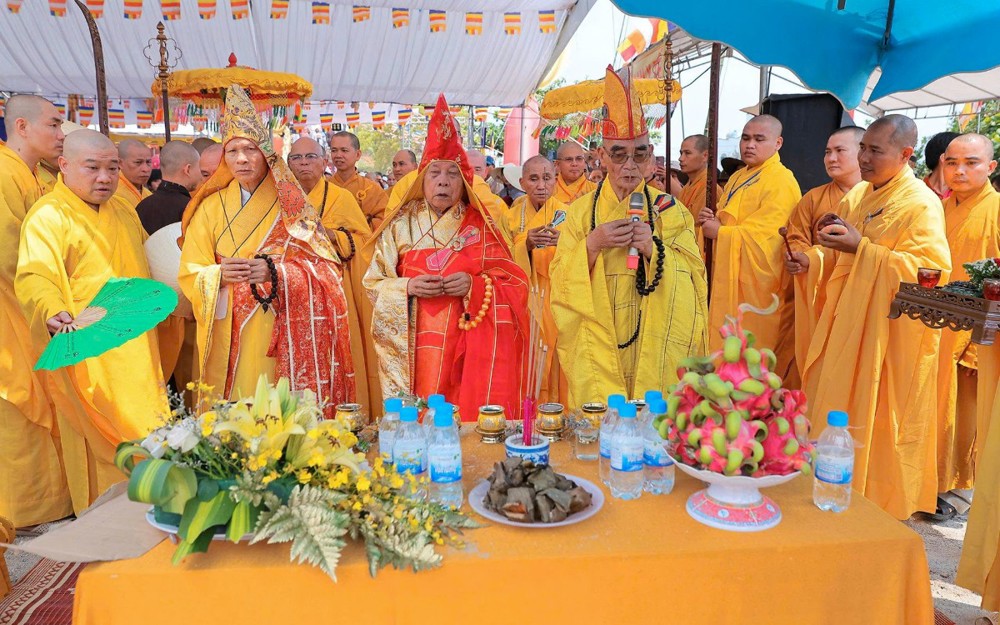 Quảng Ngãi: Lễ an vị tôn tượng Bồ Tát Quán Thế Âm và chú nguyện rót đồng đúc Đại Hồng Chung tại chùa Phước Thiện