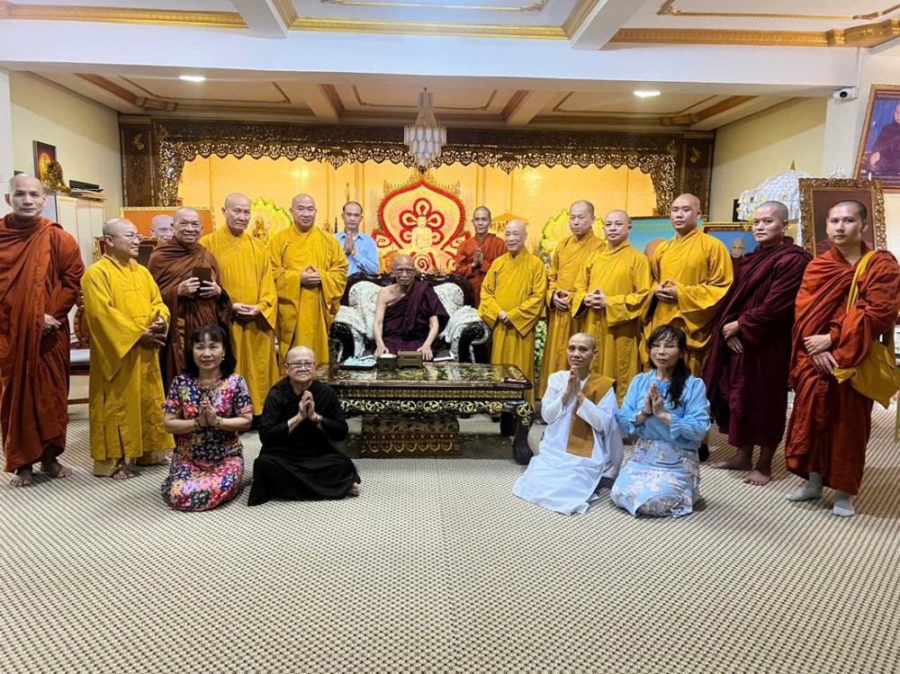 Trung ương GHPGVN thăm Đức Tăng Thống Myanmar