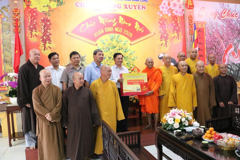 Vĩnh Long: Ngài Bí thư Tỉnh ủy thăm và chúc Tết Chôl Chnăm Thmây tại chùa Lưỡng Xuyên 