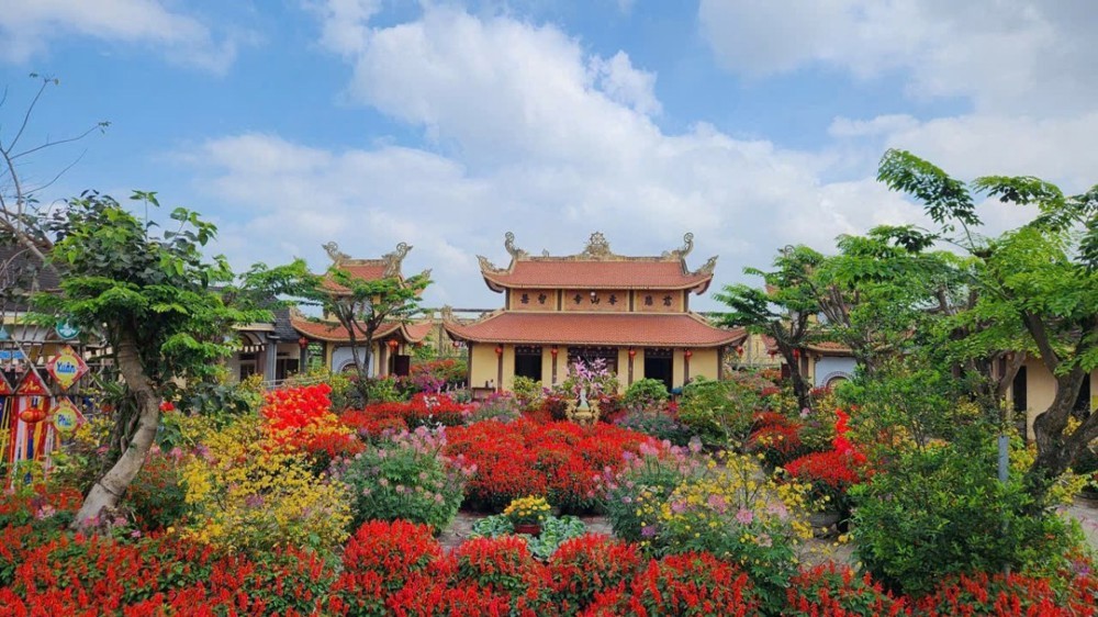 Đà Nẵng: Chùa Hương Sơn hành hương cúng dường thập tự 