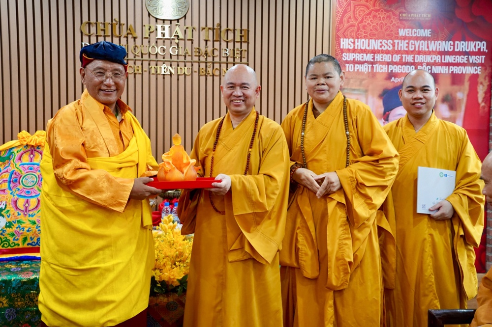 Bắc Ninh: Tăng đoàn Truyền thừa Drukpa thăm và giao lưu văn hóa tại chùa Phật Tích 