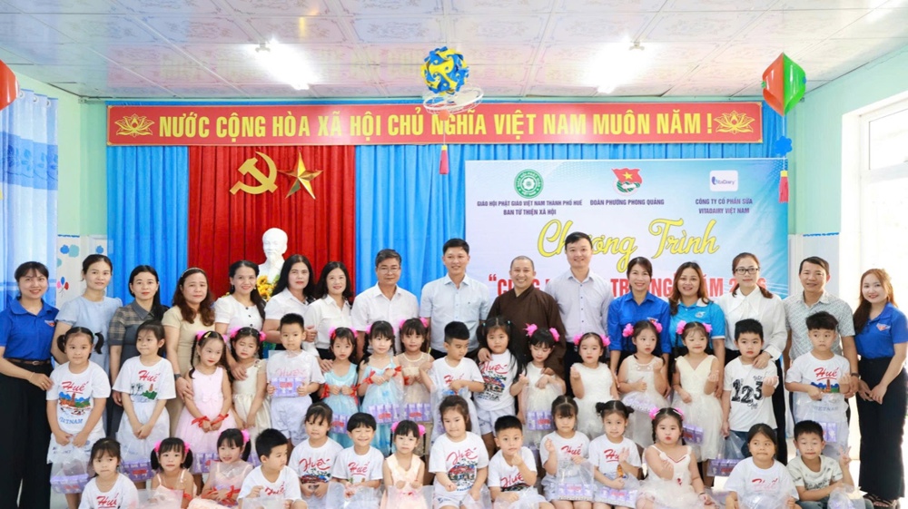 Huế: Những giọt sữa nghĩa tình vun mầm xanh tương lai