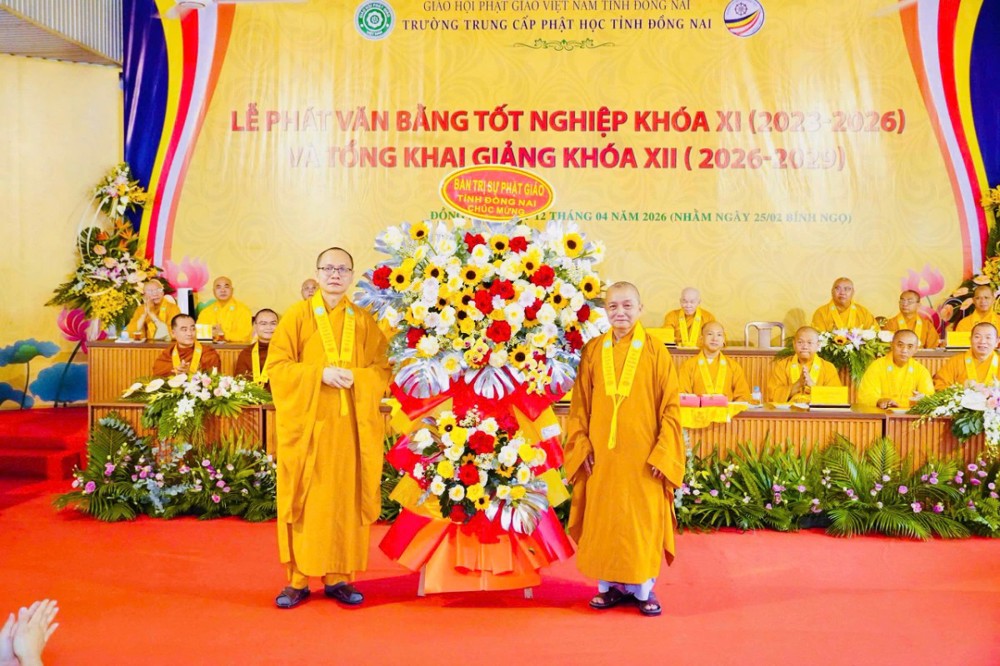 Thường trực Ban Trị sự GHPGVN tỉnh Đồng Nai tham dự và chúc mừng Lễ Tốt nghiệp, Khai giảng Trường Trung cấp Phật học