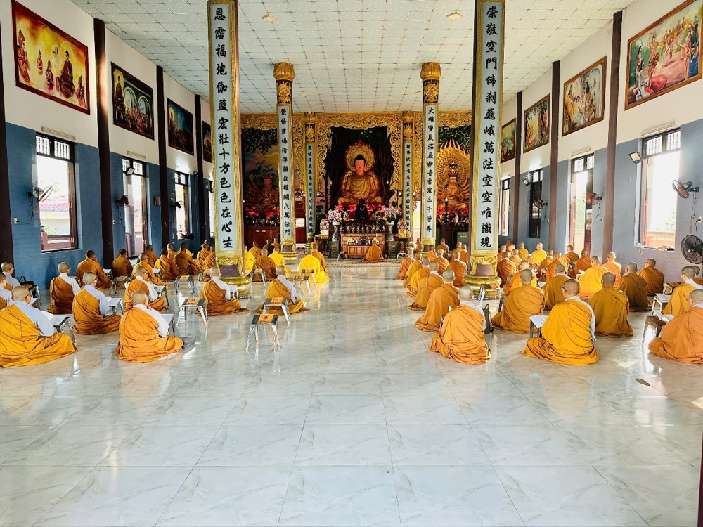 Khánh Hòa: Tăng Ni Phật giáo Nam Khánh Hòa trang nghiêm Bố-tát tập trung theo định kì