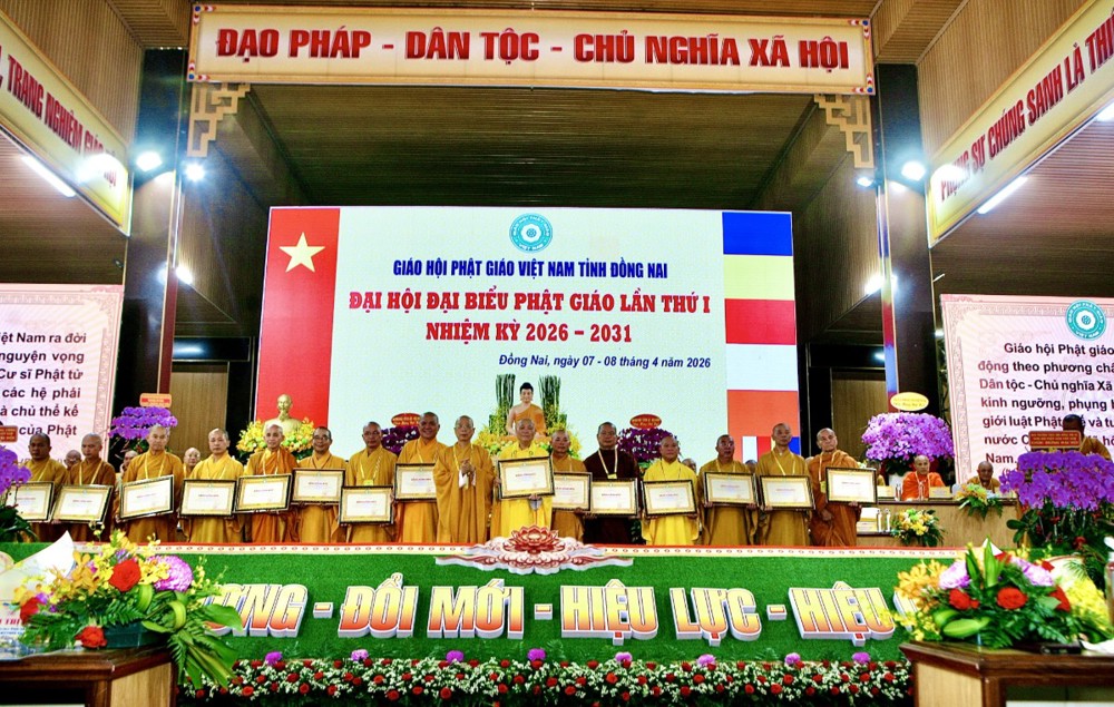 Đồng Nai: Trang nghiêm tổ chức lễ chào mừng kỷ niệm 45 năm thành lập Giáo hội Phật giáo Việt Nam