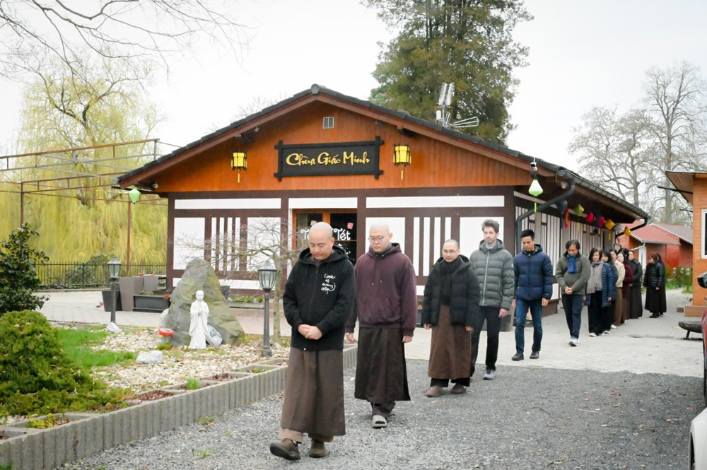 Cộng hòa Séc: Khóa tu “Thắp sáng tình Tăng thân” tại chùa Giác Minh