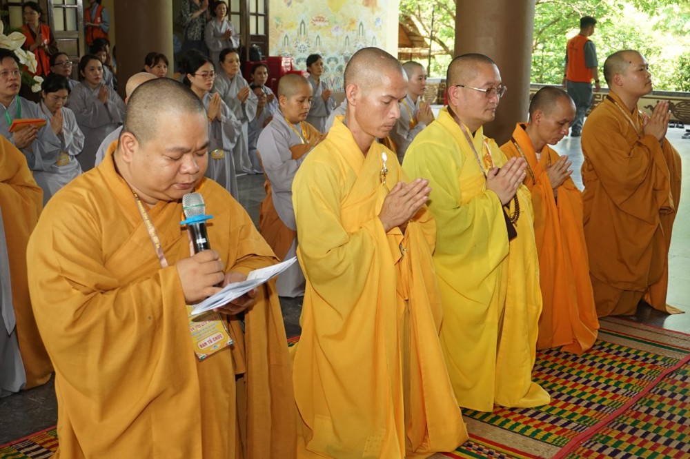 Đà Nẵng: Pháp hội Đại Bi và cúng dường Trai Tăng tại chùa Linh Ứng Bãi Bụt