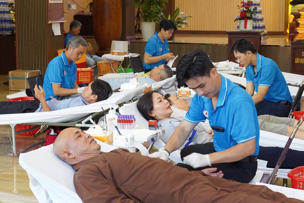 TP.HCM: Hơn 200 đơn vị máu được hiến tặng tại chùa Thiên Chánh