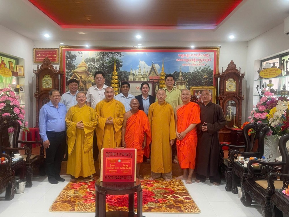 Trung ương GHPGVN thăm, vấn an và chúc Tết Chol Chnam Thmay chư Tôn đức lãnh đạo Phật giáo Nam tông Khmer