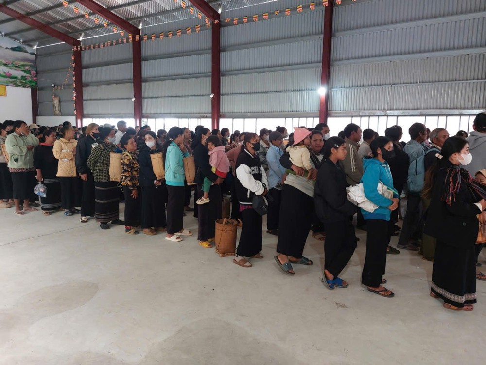 Lâm Đồng: Phân ban QLCCSBT từ thiện xã hội Phật giáo (Ban TT-XH TƯ) trao tặng 700 phần quà đến bà con dân tộc và học sinh khó khăn