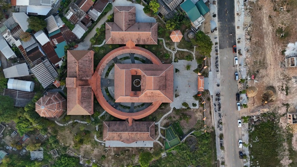 Khám phá chùa Viên Giác với kiến trúc hành lang hình tròn độc đáo ở Huế