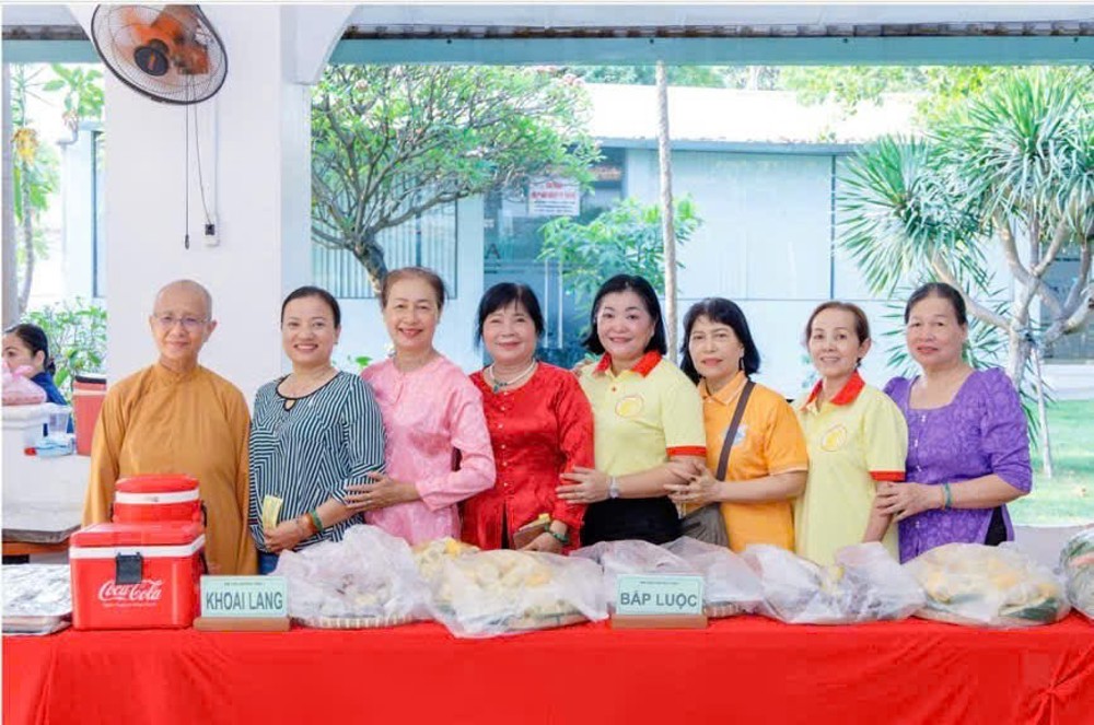 TP.HCM: Trang nghiêm và ấm áp Ngày hội Buffet chay “Vầng Trăng Khuyết”