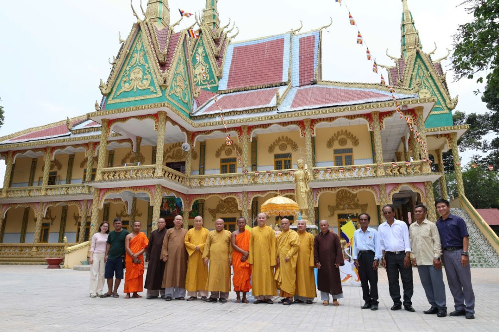 Tây Ninh: Ban Trị sự GHPGVN tỉnh thăm, chúc Tết Chol Chnam Thmay tại các chùa Nam tông Khmer
