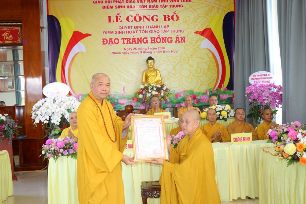 Vĩnh Long: Lễ trao Quyết định thành lập và phân công nhân sự điểm sinh hoạt tôn giáo tập trung đạo tràng Hồng Ân