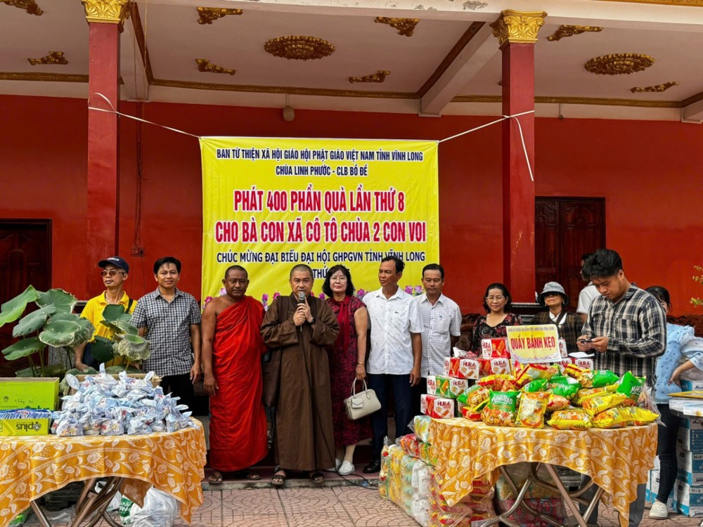 Vĩnh Long: Ban Từ thiện Xã hội Phật giáo tỉnh Vĩnh Long phát 400 phần quà tại xã Cô Tô, tỉnh An Giang
