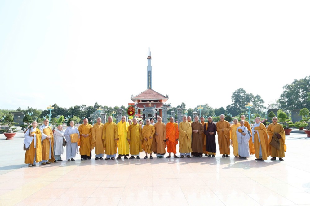 Lãnh đạo BTS GHPGVN tỉnh Tây Ninh viếng Nghĩa trang Liệt sĩ Trà Võ và Đồi 82 trước thềm Đại hội