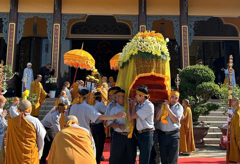 Lâm Đồng: Trang nghiêm lễ cung tống kim quan Ni trưởng Thích Nữ Mỹ Nguyên trà tỳ