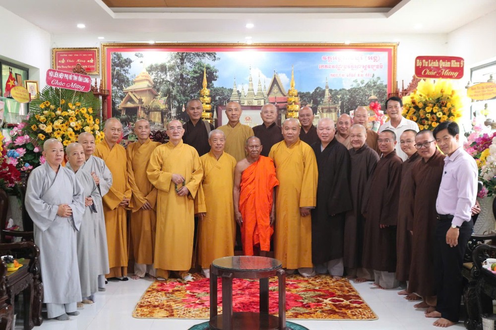 Vĩnh Long: Ban Trị sự GHPGVN thăm, chúc Tết Chôl Chnăm Thmây chư Tôn đức giáo phẩm và lãnh đạo tỉnh 