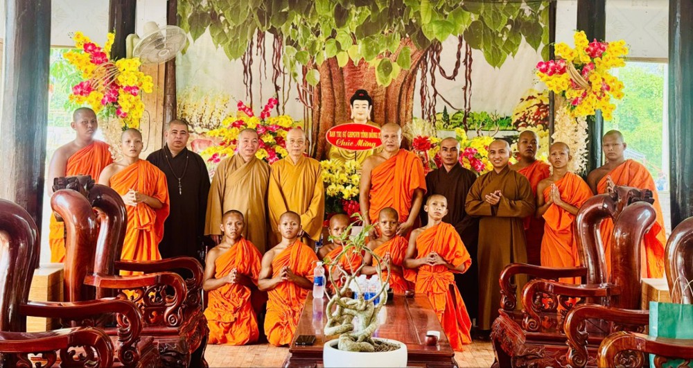 Thường trực Ban Trị sự tỉnh Đồng Nai chúc Tết Chôl Chnăm Thmây tại chùa Sóc Lớn