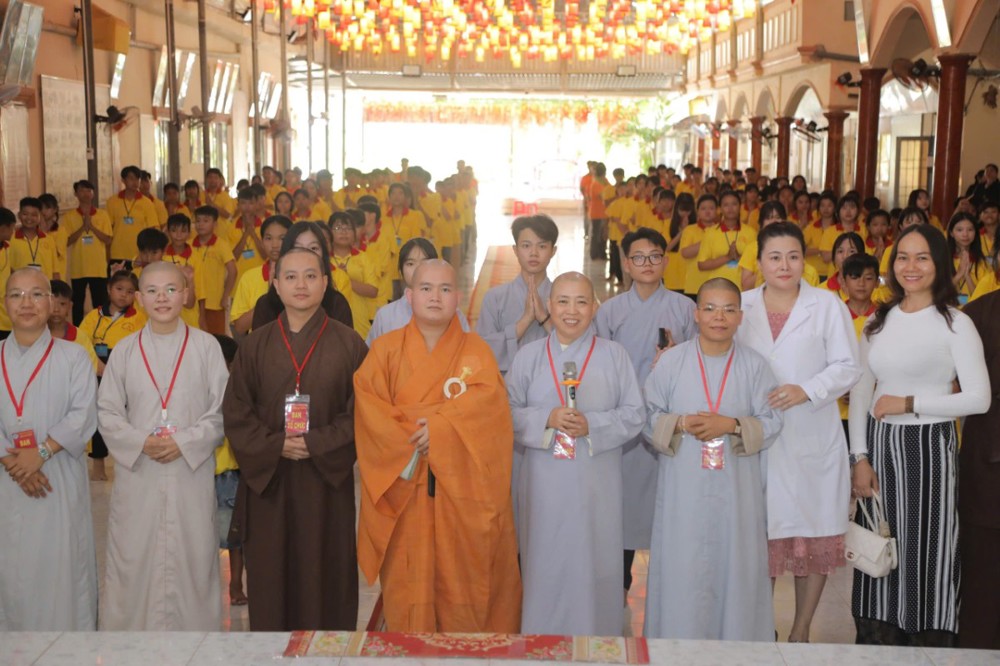 Cà Mau: Hơn 200 bạn trẻ tham gia khóa tu “Giá trị của lòng biết ơn” tại chùa Vạn Phước