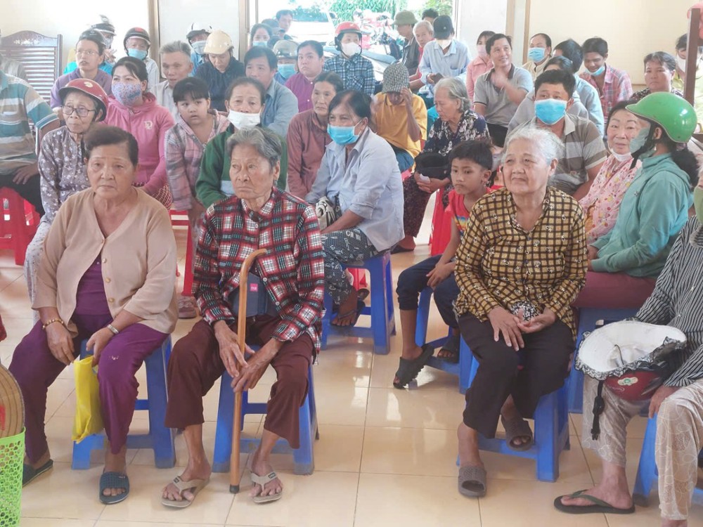 Đồng Tháp: Phân ban QLCCSBT từ thiện xã hội Phật giáo (Ban TT-XH TƯ) trao tặng 150 phần quà cho hộ nghèo và hộ có hoàn cảnh khó khăn