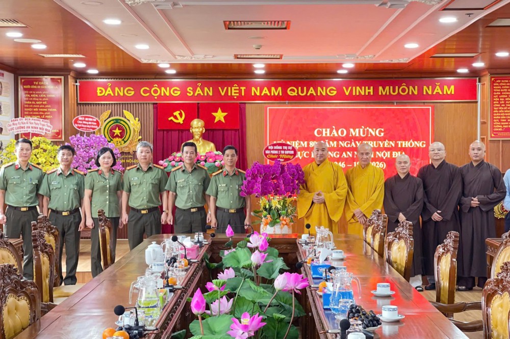TP.HCM: Giáo hội Phật giáo Việt Nam thăm, chúc mừng 80 năm Ngày truyền thống lực lượng An ninh nội địa