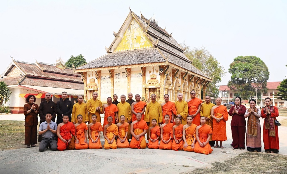 Ban Văn hóa Trung ương GHPGVN thăm Liên minh Phật giáo tỉnh Xiêng Khoảng và dâng hương tưởng niệm Anh hùng Liệt sĩ
