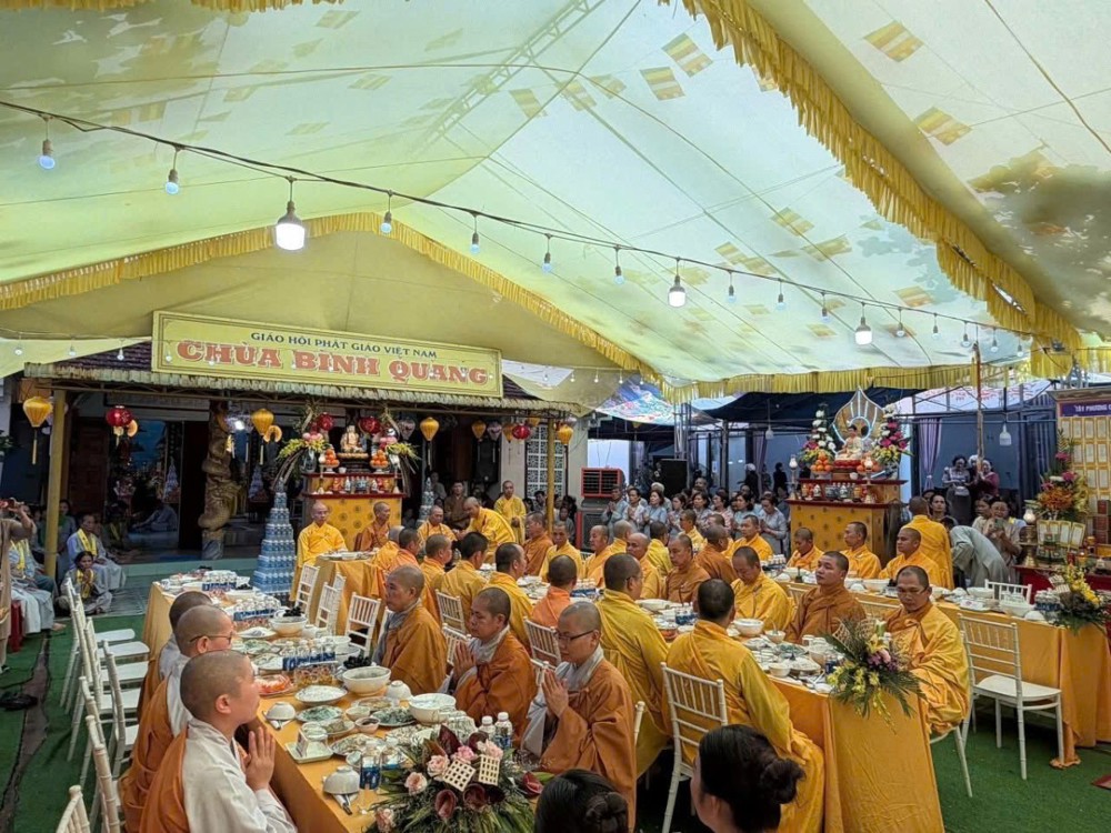Đà Nẵng: Trang nghiêm Pháp hội Trai Tăng cúng dường tại chùa Bình Quang 