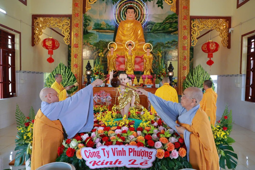 Đồng Nai: Chùa Thiên Hưng trang nghiêm cử hành lễ tắm Phật kính mừng Phật đản PL.2570