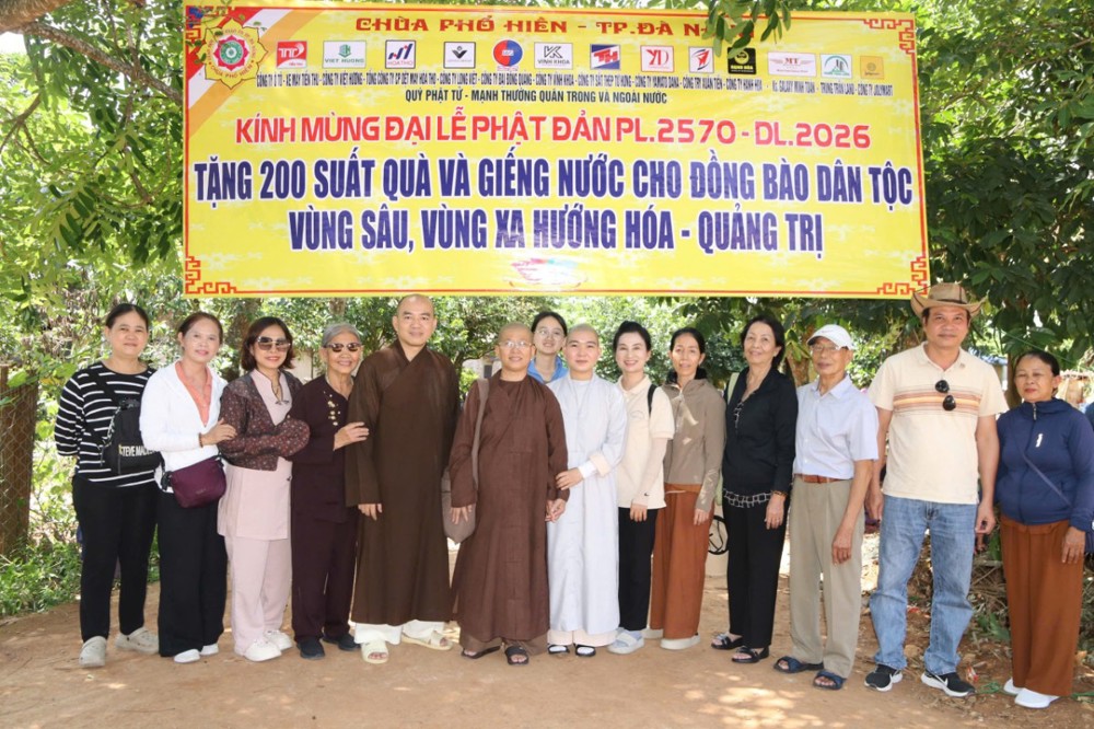 Quảng Trị: chùa Phổ Hiền (TP Đà Nẵng) tặng quà và giếng nước sạch tại xã Khe Sanh