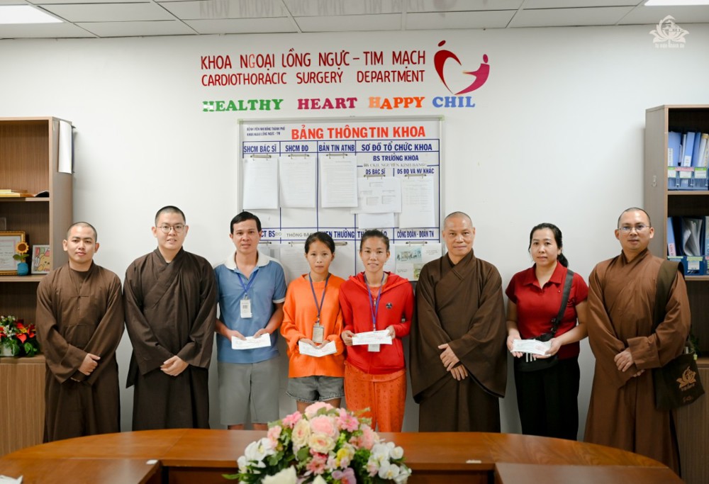 TP.HCM: Tu viện Khánh An trao tặng 230 triệu đồng hỗ trợ bệnh nhi tim nhân mùa Phật đản PL.2570