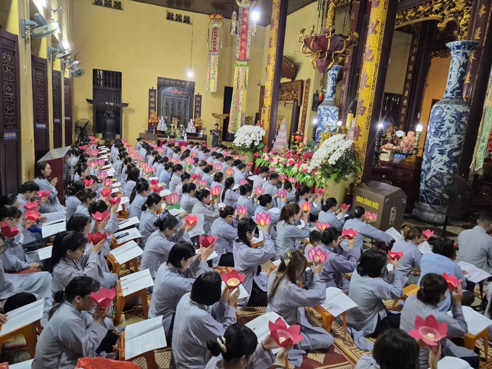 CLB Thanh thiếu niên Phật tử chùa Quán Sứ trang nghiêm cử hành đại lễ Phật đản PL.2570 – DL.2026