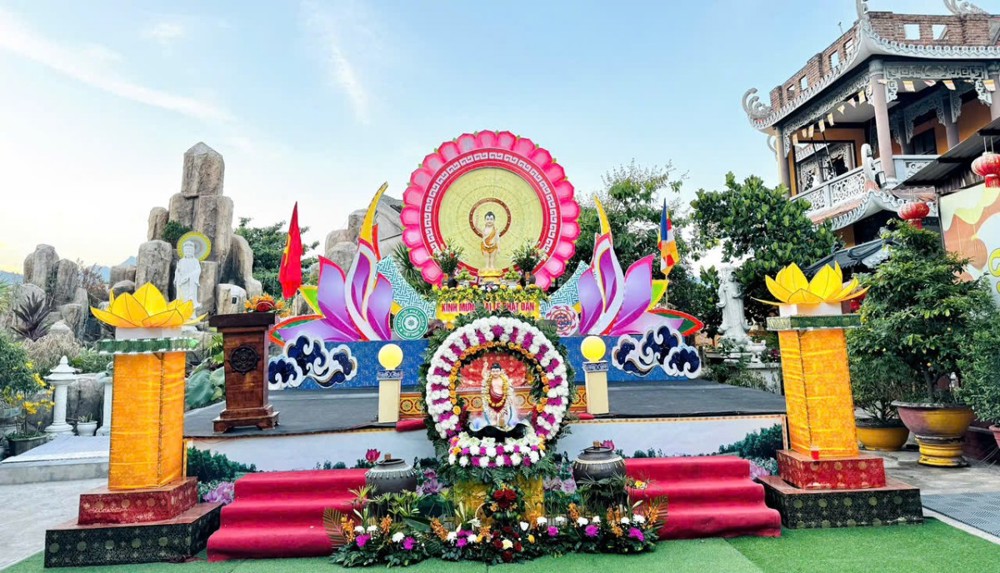 Đà Nẵng: Trang nghiêm lễ Tắm Phật tại chùa Nam Thành, Tp. Đà Nẵng.