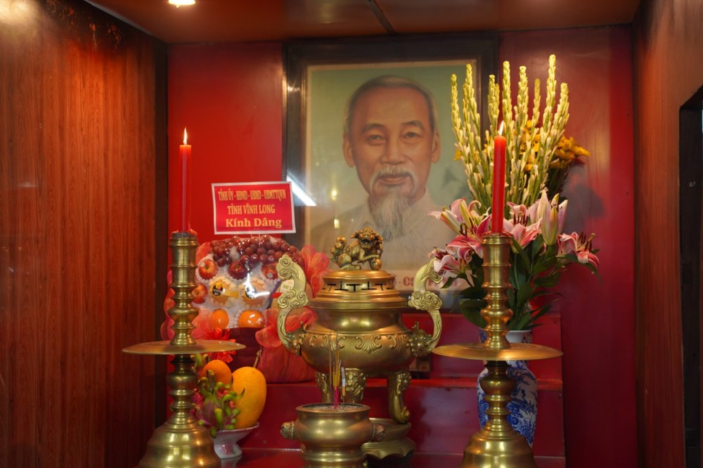 Vĩnh Long: Đoàn Đại biểu Phật giáo tỉnh kính viếng Đền thờ Chủ tịch Hồ Chí Minh và Nghĩa trang Liệt sĩ 
