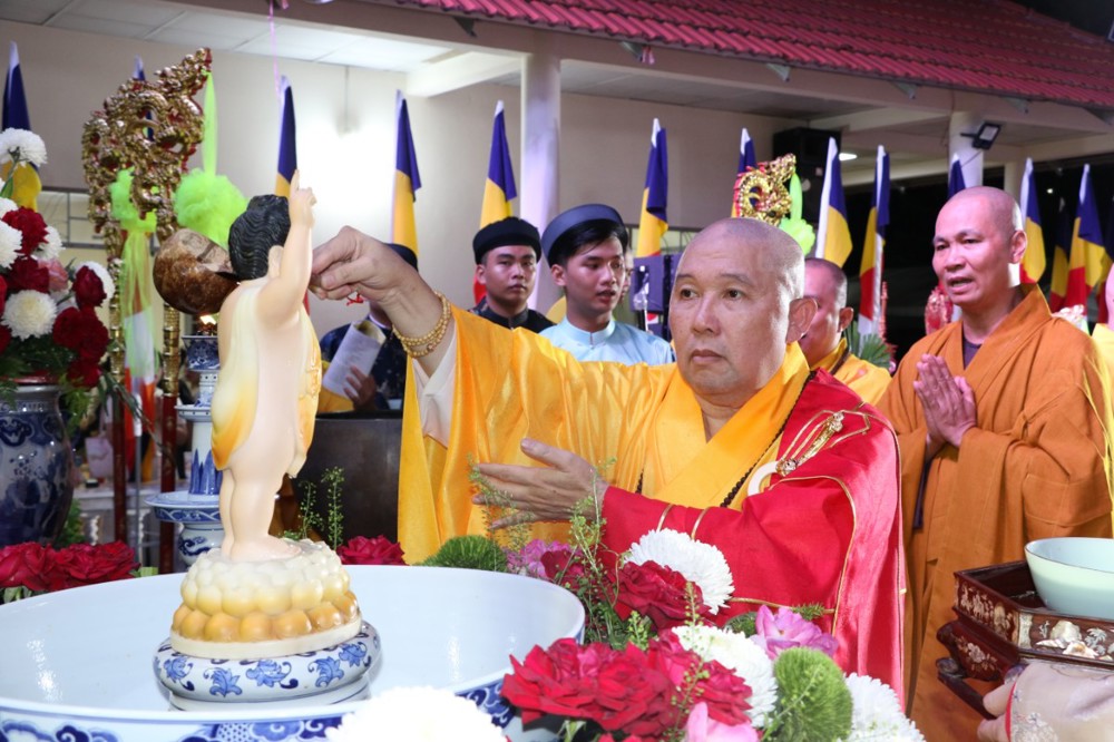 Đồng Tháp: Chùa Thanh Lương trang nghiêm lễ rước Phật và Mộc dục