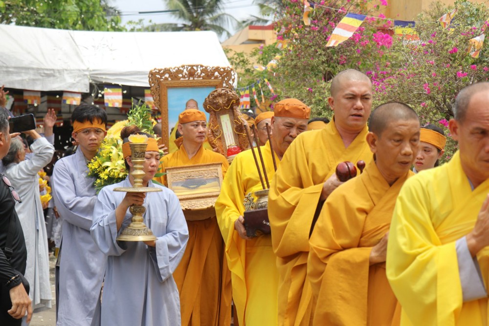 Vĩnh Long: Trang nghiêm lễ truy niệm và phụng tống kim quan cố Hòa thượng Thích Minh Hải
