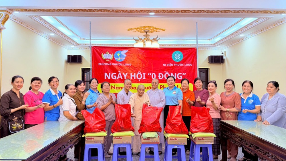 TP.HCM: Ni viện Phước Long trao 100 phần quà đến người dân có hoàn cảnh khó khăn nhân mùa Phật đản PL.2570